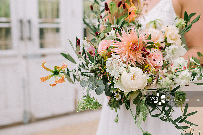 粉彩花婚礼新娘捧花图片素材