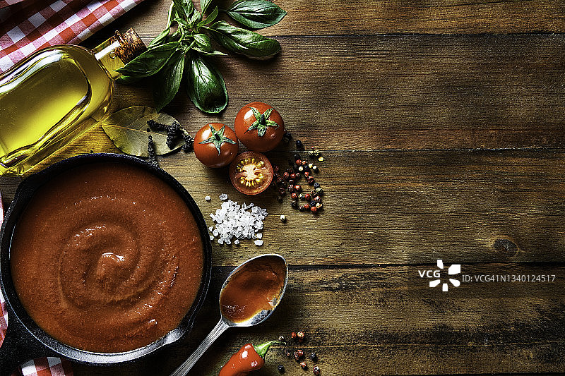 桌面预制番茄酱意面食材图片素材