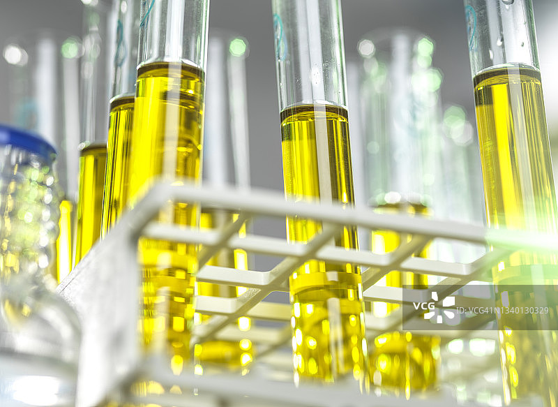 用于新药和化学品的石油样品开发图片素材