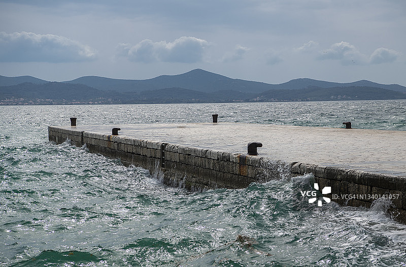 达尔马提亚海岸的空码头图片素材