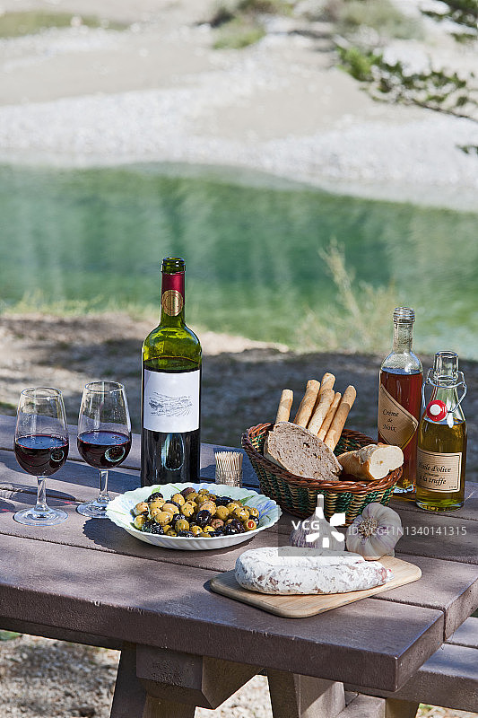 传统法式食材野餐图片素材