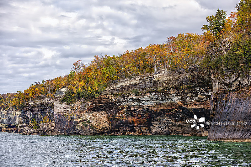 秋季的画岩图片素材