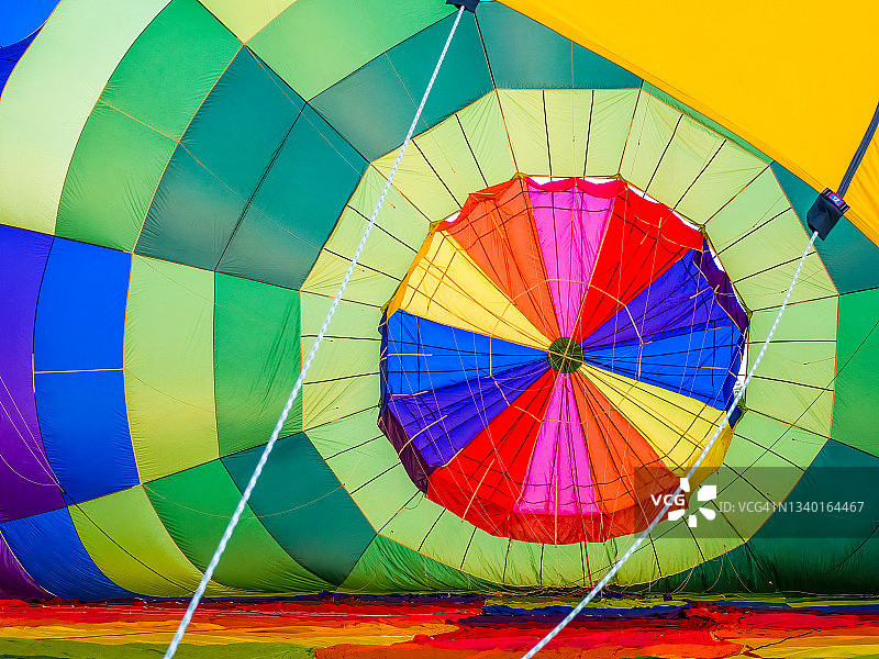 热气球充气图片素材