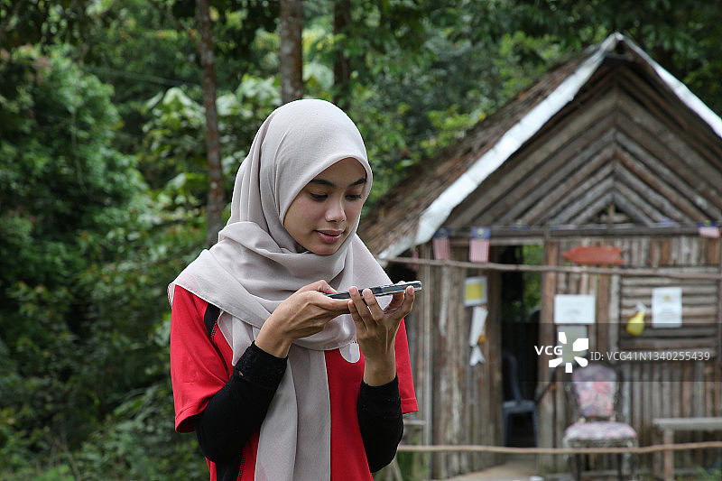 现代穆斯林女性肖像图片素材