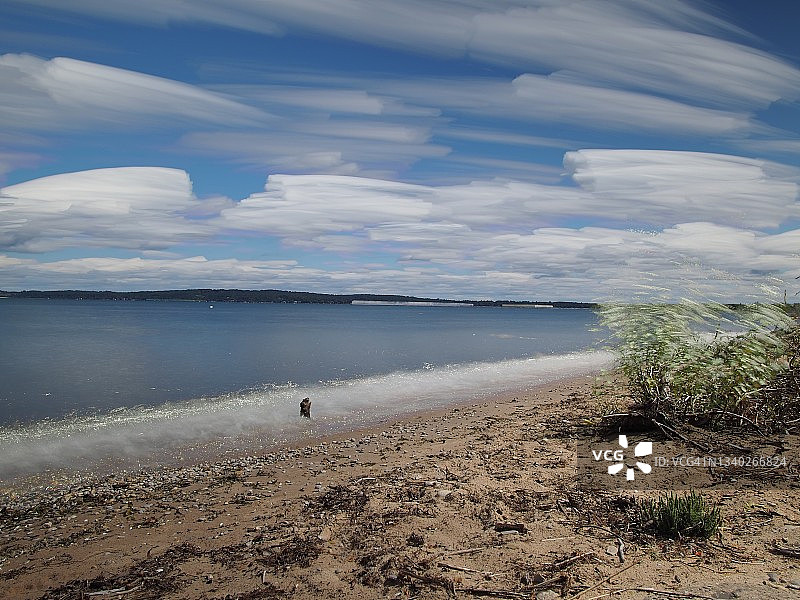 密歇根湖上的夏季云彩图片素材