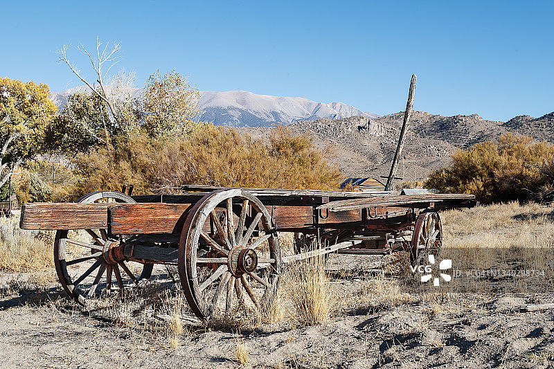 风化的马拉木制货车图片素材