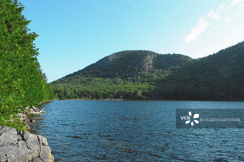 缅因州阿卡迪亚国家公园沙漠山岛乔丹池塘图片素材