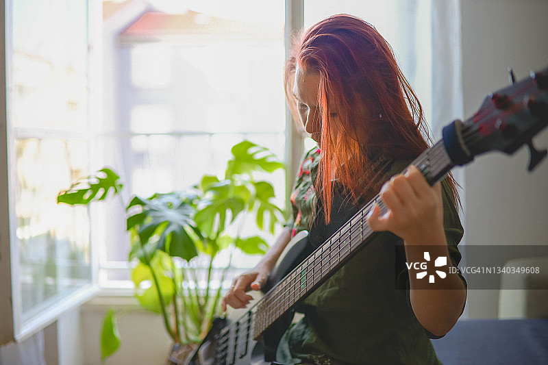 摇滚女音乐家图片素材