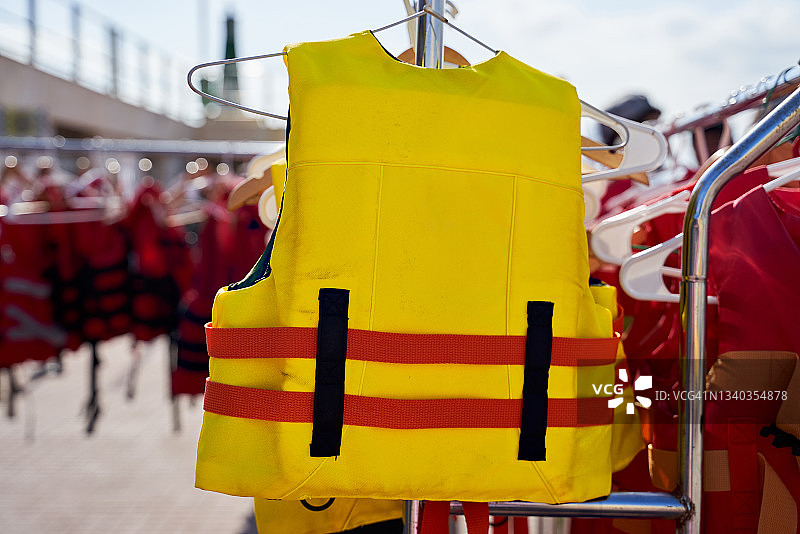 黄色救生衣图片素材
