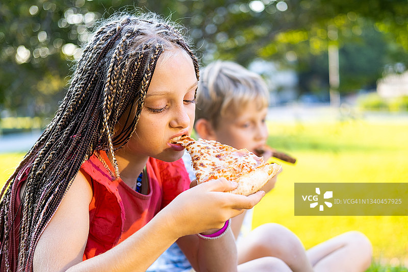 吃披萨图片素材