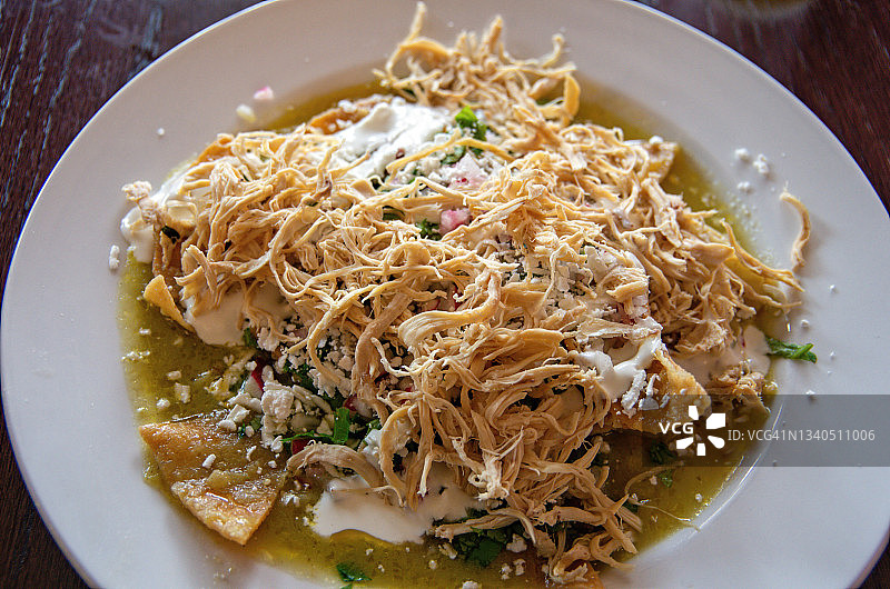 奇拉基列斯玉米片鸡肉碗图片素材