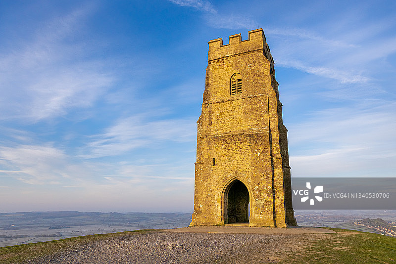 英国萨默塞特郡格拉斯顿伯里圣迈克尔教堂塔清晨图片素材