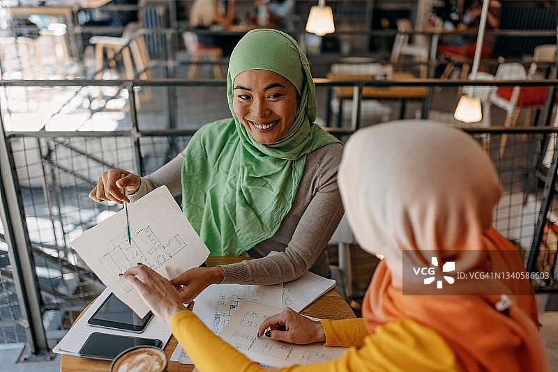 现代穆斯林女性图片素材