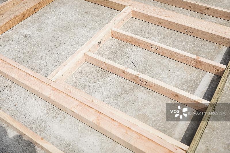 建筑工地上的施工框架图片素材