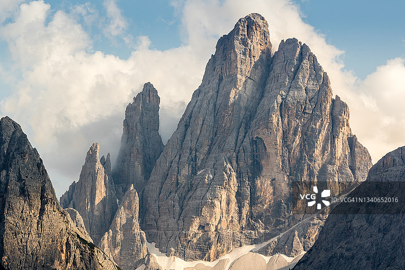 从多比亚科眺望拉瓦雷多三峰山图片素材