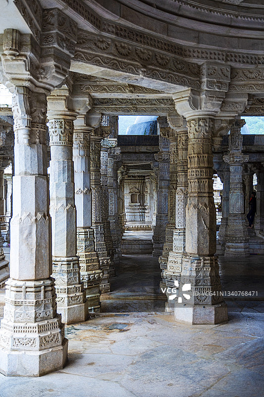 印度拉贾斯坦邦，拉纳克普，阿迪纳特神庙图片素材