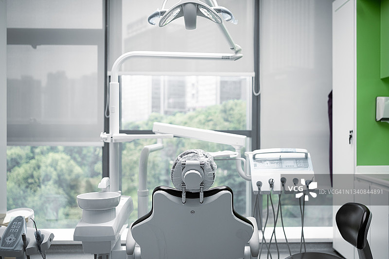 牙科诊所内的牙科椅图片素材