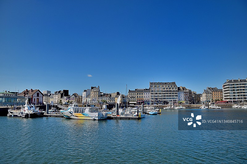 瑟堡-科唐坦市和港口图片素材