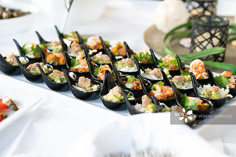 酒店厨房的自助餐图片素材