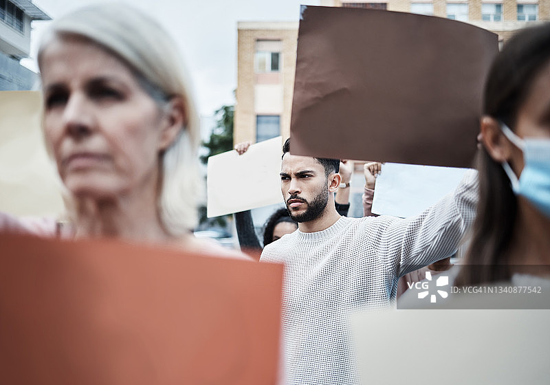 一群人游行的场景图片素材