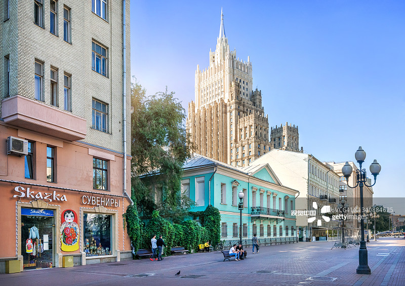 莫斯科阿尔巴特街外交部大楼和普希金之家的景色图片素材