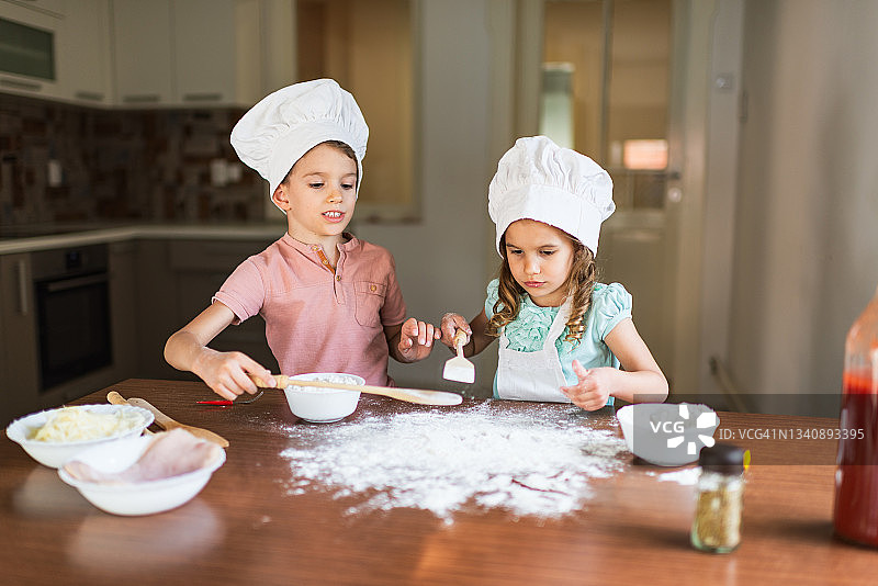 在家准备食物图片素材
