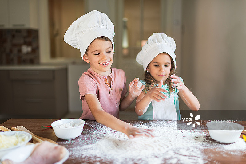 在家准备食物图片素材