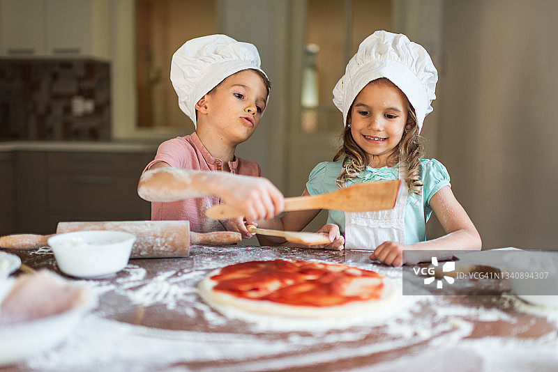 在家准备食物图片素材