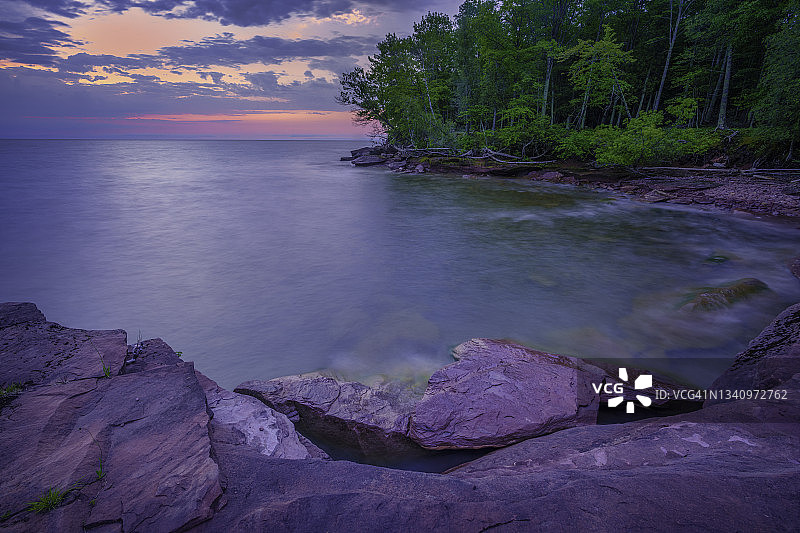威斯康星州马德琳岛大湾州立公园日出图片素材
