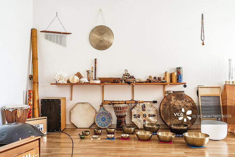 工作室中的打击乐器合集图片素材