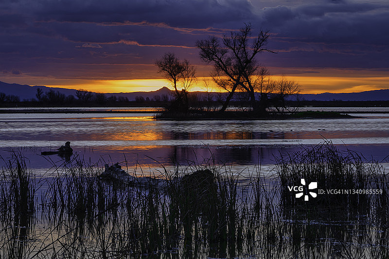 加利福尼亚州默塞德国家野生动物保护区日落图片素材
