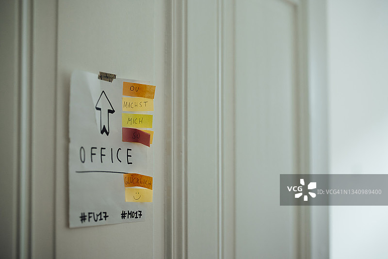 办公室门上的温馨标语图片素材