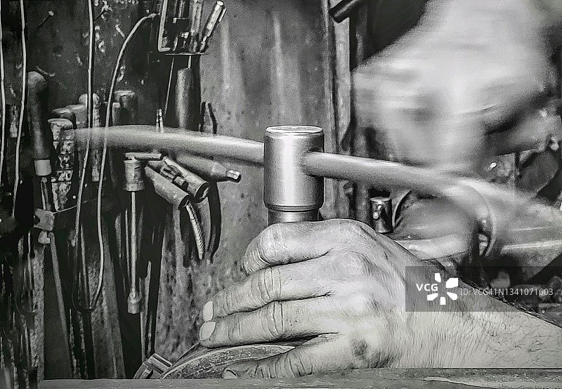 工厂里的机械师图片素材
