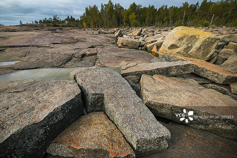 高海岸Rotsidan自然保护区海边的岩层地貌图片素材