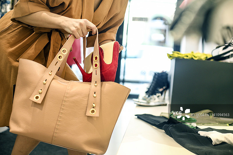 入店行窃者图片素材