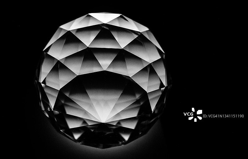 黑白多面水晶球图片素材