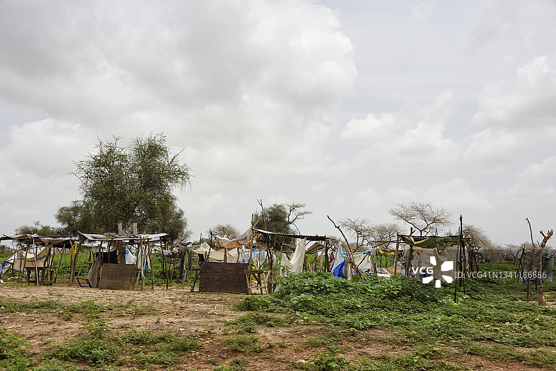 带农田的村庄房屋图片素材
