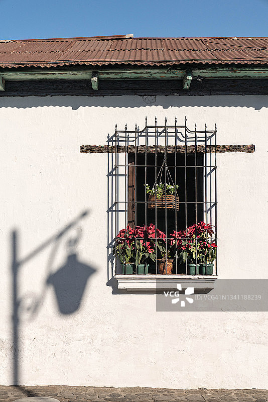 危地马拉安提瓜墙上的灯影图片素材