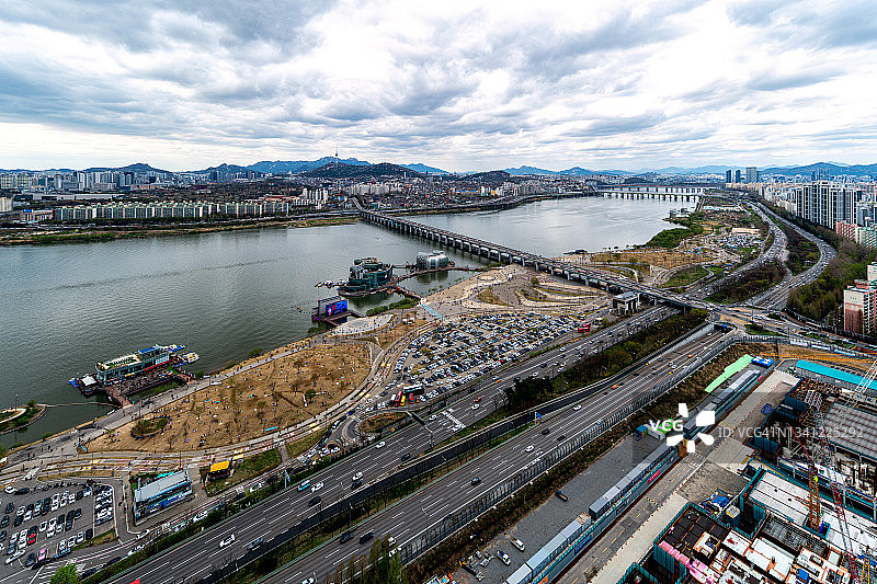 韩国首尔盘浦汉江公园的航拍景色图片素材