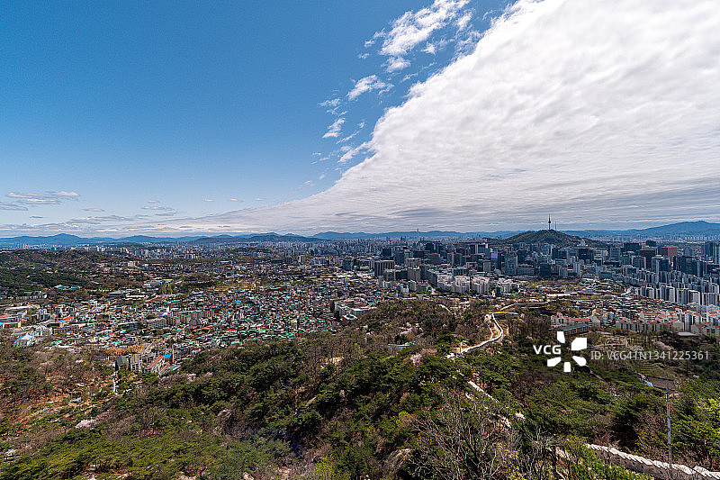 韩国首尔仁王山的春季景观图片素材