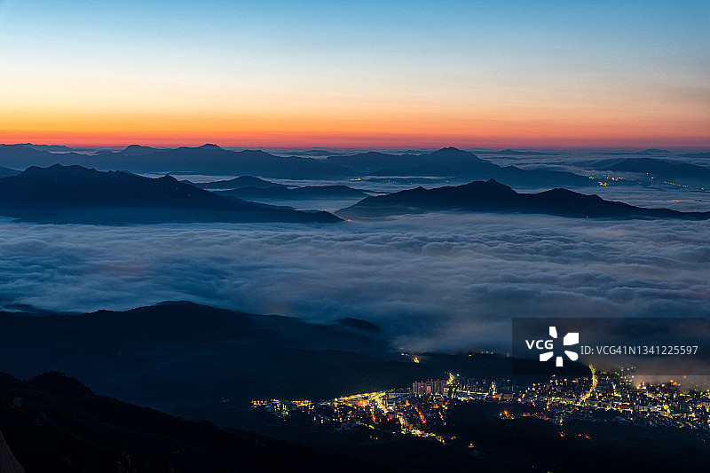 韩国首尔北汉山夜间航拍图片素材
