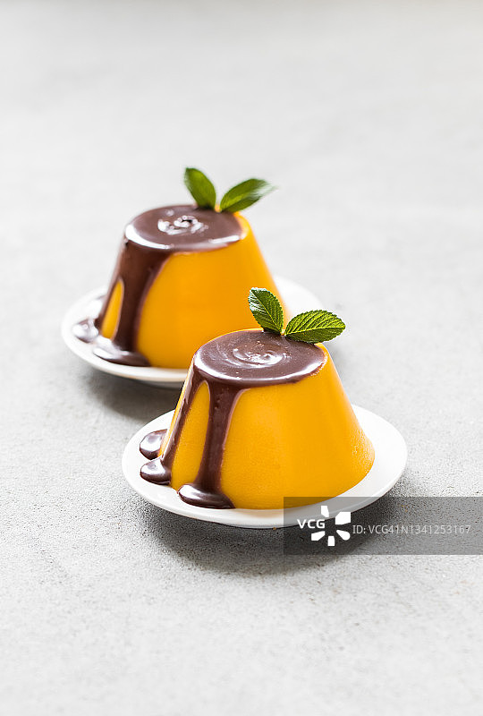 巧克力酱南瓜奶油布丁图片素材