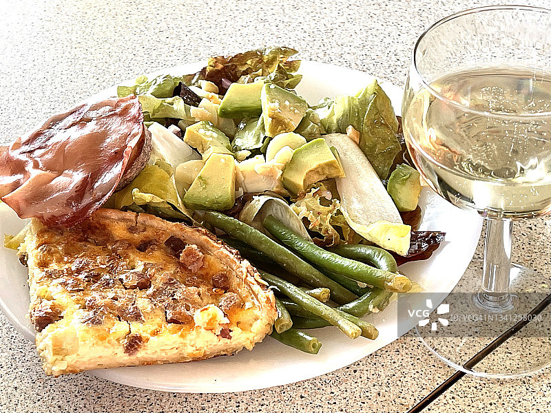 法式传统洛林乳蛋饼套餐图片素材