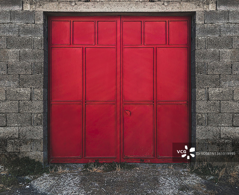 红色金属门图片素材