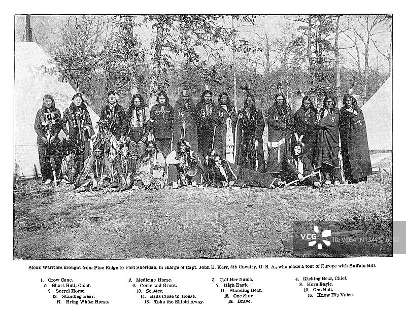 克尔上尉押送苏族战士雕刻插画图片素材