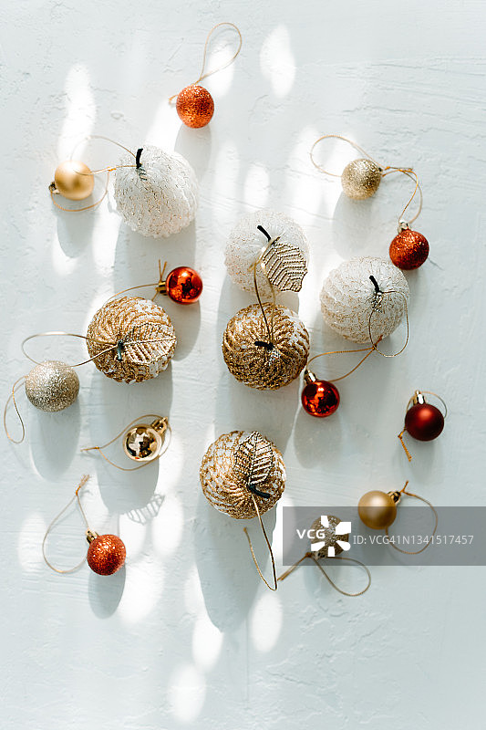 圣诞树上的衣架装饰品图片素材