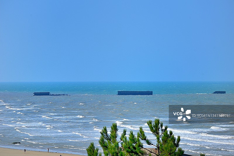 阿罗芒什莱班，菲尼克斯防波堤的沉箱遗骸图片素材