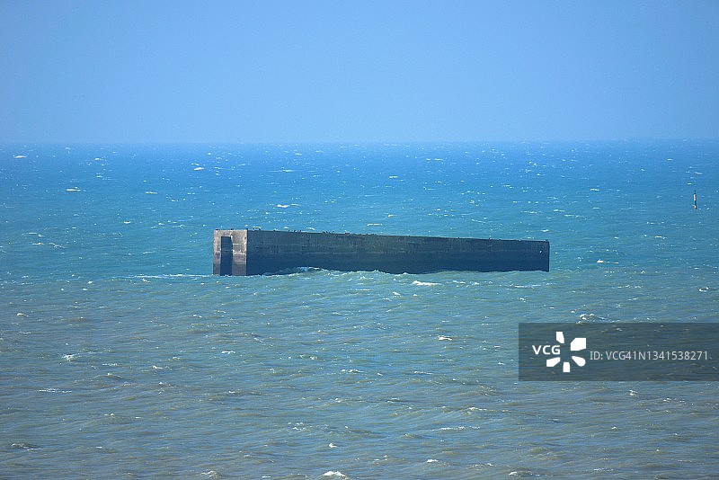 阿罗芒什莱班，菲尼克斯防波堤的沉箱遗骸图片素材