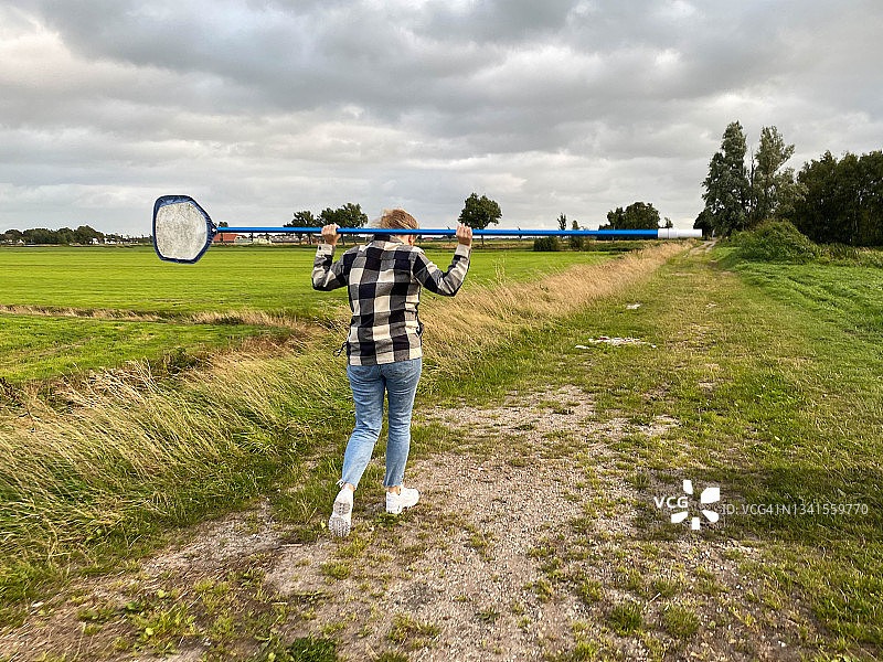 乡村田园生活的女人图片素材