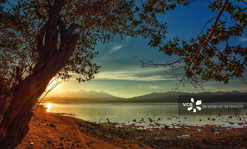 吉利特拉旺安岛日出景色图片素材